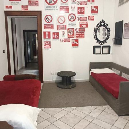 Casa Vacanze Completa Di Tutto E Anche Di Piu Ливорно Экстерьер фото